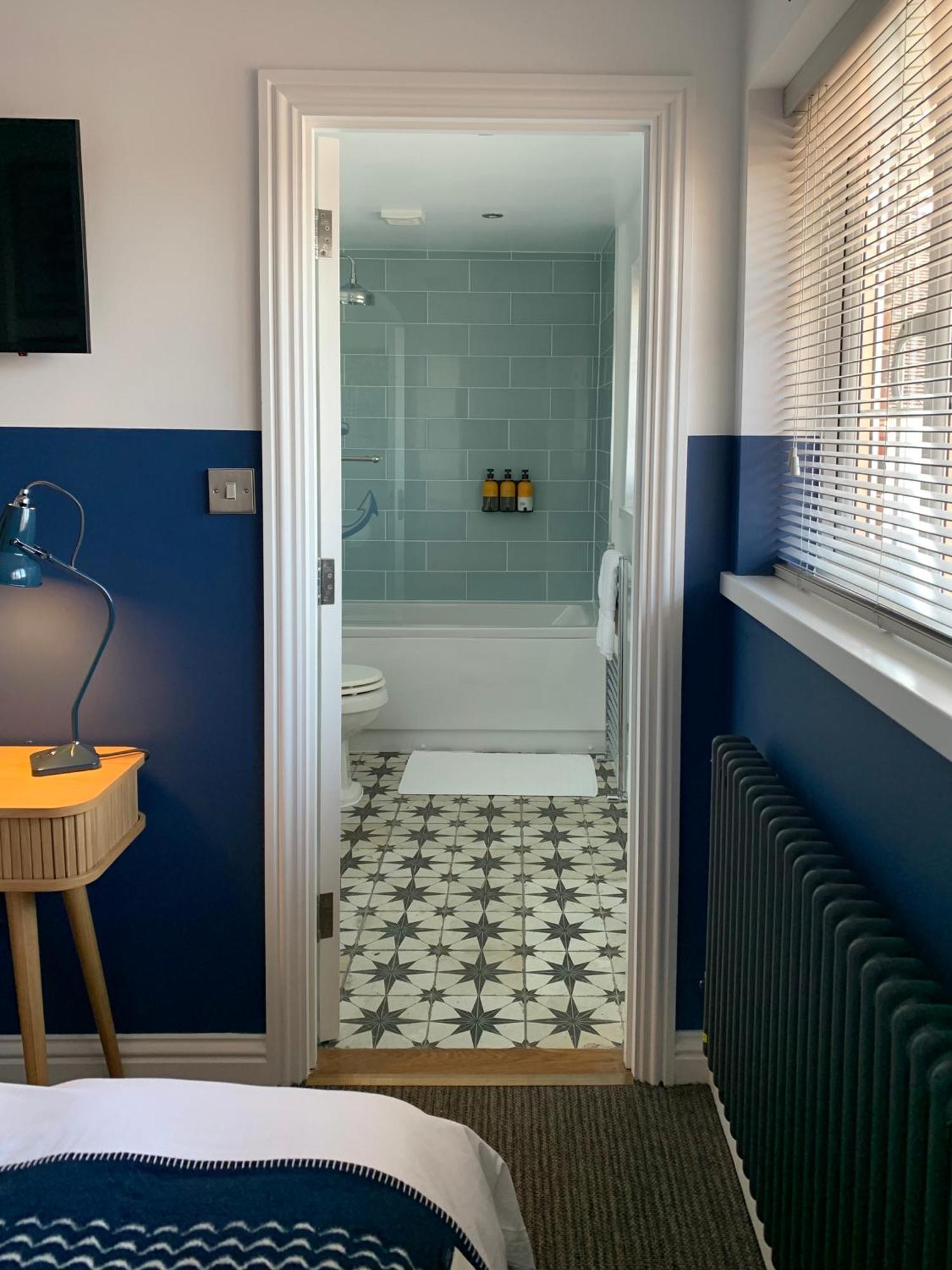 The Blue Bell Inn Emsworth Extérieur photo