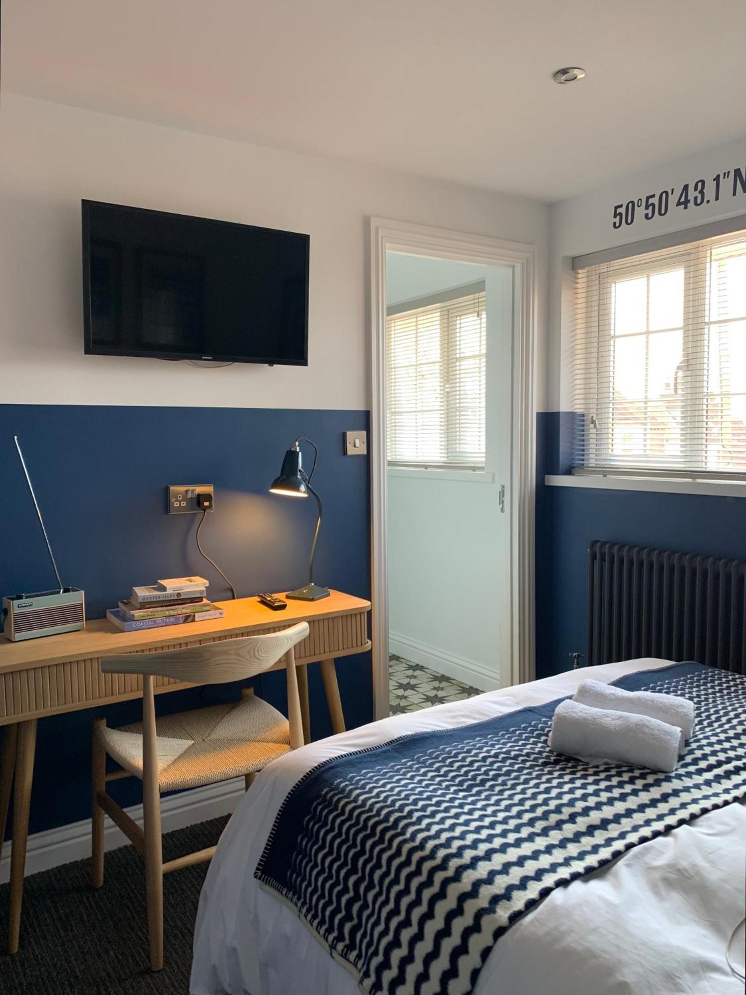 The Blue Bell Inn Emsworth Extérieur photo